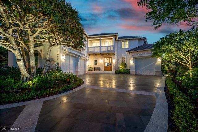 1660 Dolphin CT, Naples, FL 34102