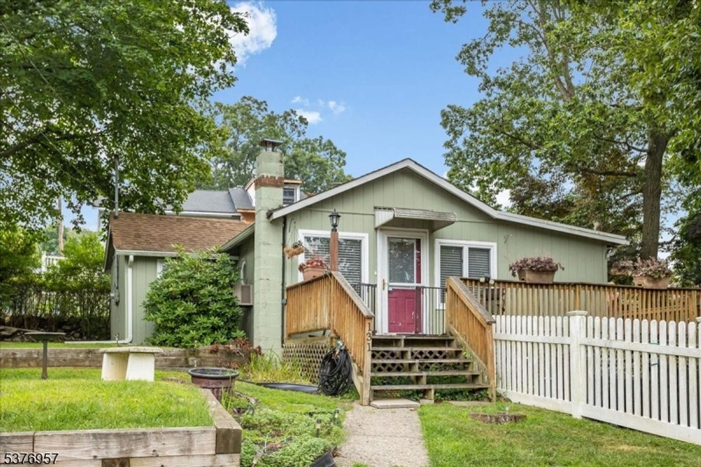 131 New York Ave, Jefferson Twp., NJ 07849