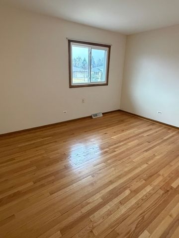 1814 Holly Avenue, Darien, IL 60561