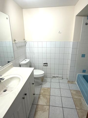 1814 Holly Avenue, Darien, IL 60561