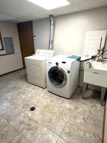 1814 Holly Avenue, Darien, IL 60561