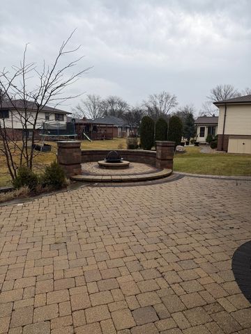 1814 Holly Avenue, Darien, IL 60561