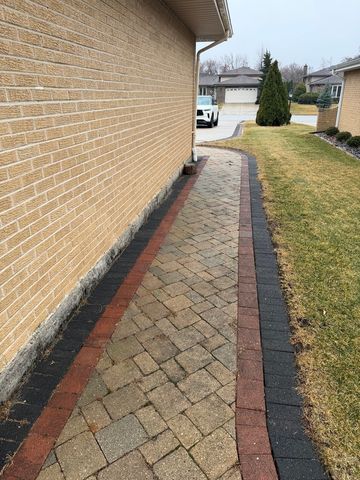 1814 Holly Avenue, Darien, IL 60561