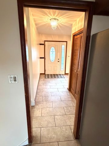 1814 Holly Avenue, Darien, IL 60561