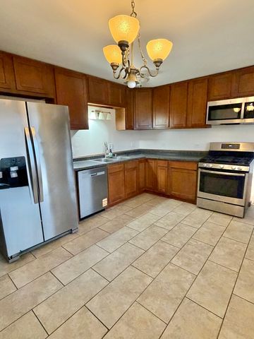 1814 Holly Avenue, Darien, IL 60561