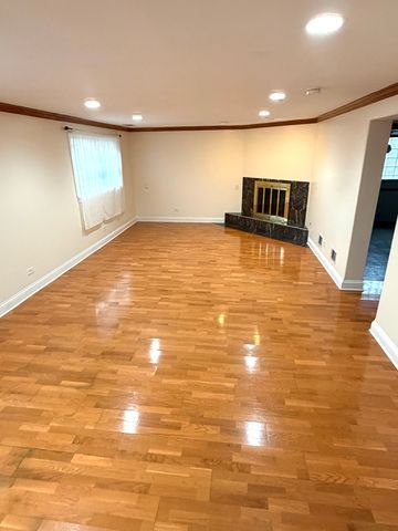 1814 Holly Avenue, Darien, IL 60561