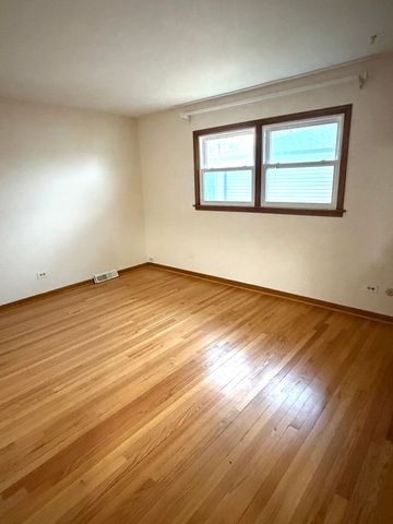 1814 Holly Avenue, Darien, IL 60561