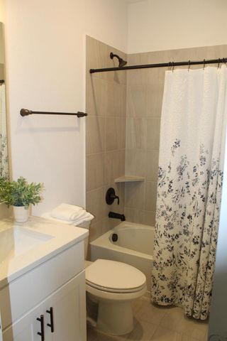 6606 Capstone Oak Avenue, Houston, TX 77055