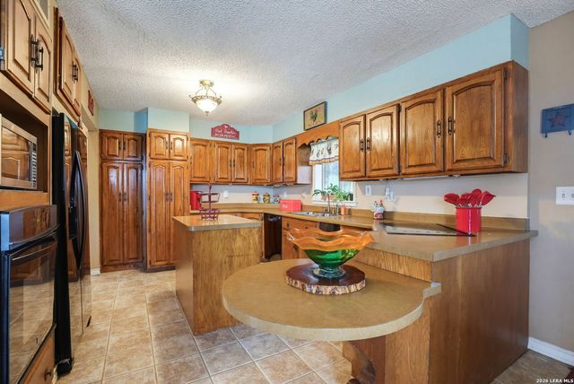 12591 LAVERNIA RD, St Hedwig, TX 78152