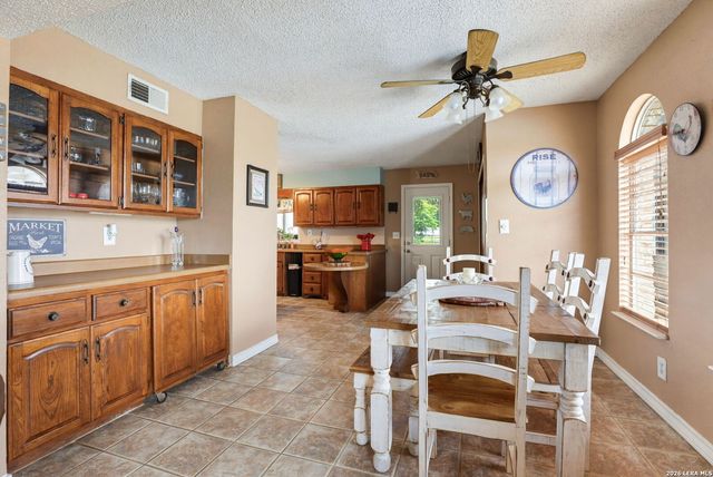 12591 LAVERNIA RD, St Hedwig, TX 78152