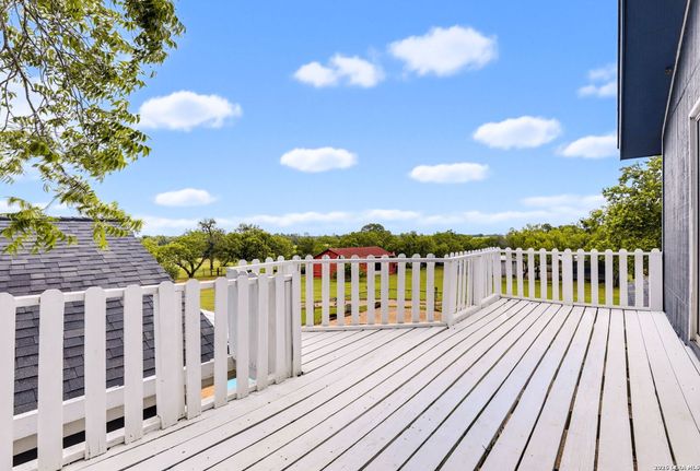 12591 LAVERNIA RD, St Hedwig, TX 78152