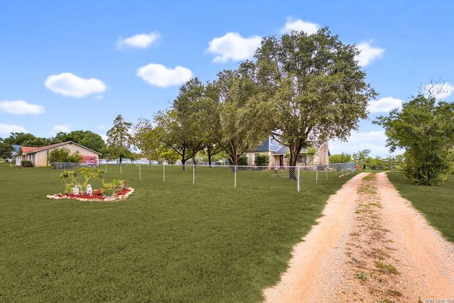 12591 LAVERNIA RD, St Hedwig, TX 78152