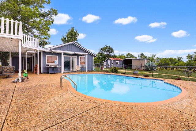 12591 LAVERNIA RD, St Hedwig, TX 78152
