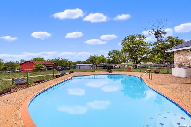 12591 LAVERNIA RD, St Hedwig, TX 78152