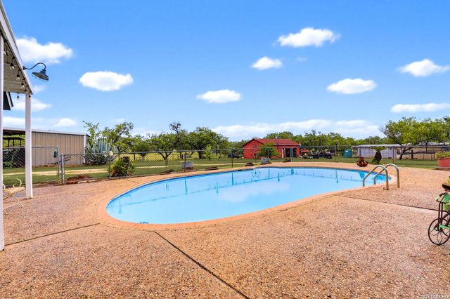 12591 LAVERNIA RD, St Hedwig, TX 78152