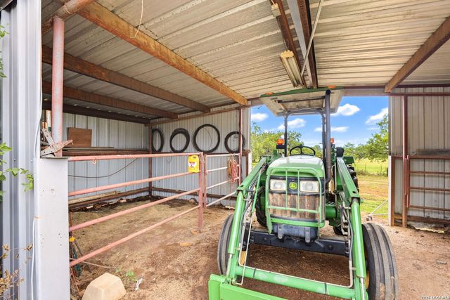 12591 LAVERNIA RD, St Hedwig, TX 78152