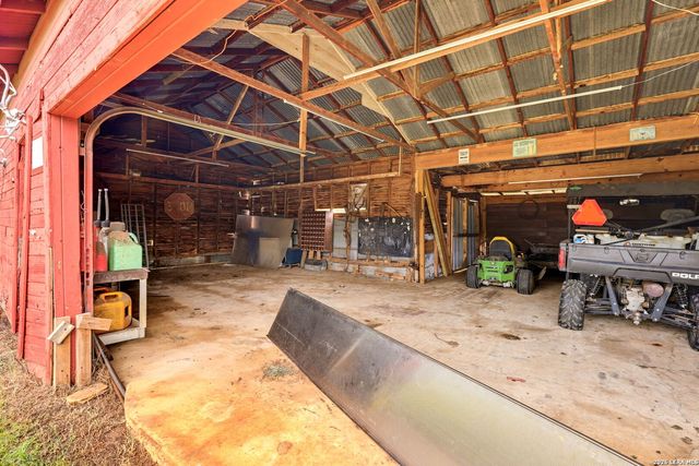 12591 LAVERNIA RD, St Hedwig, TX 78152