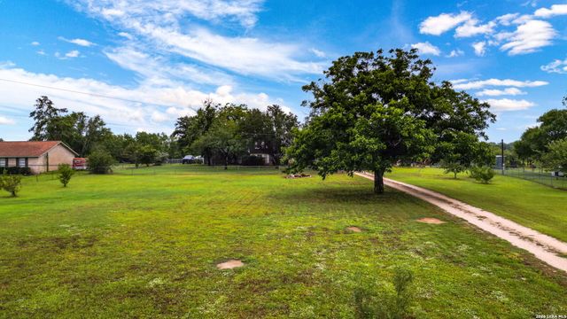 12591 LAVERNIA RD, St Hedwig, TX 78152