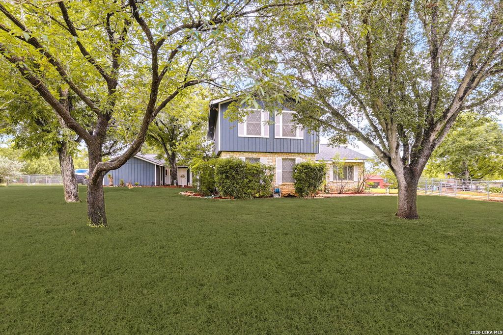12591 LAVERNIA RD, St Hedwig, TX 78152