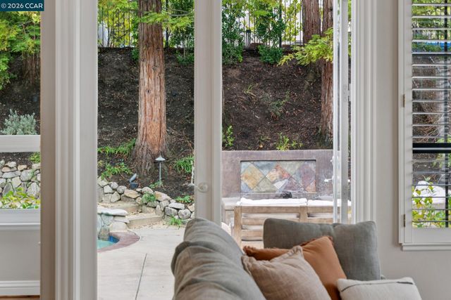 40 Oak Trail Ct, Alamo, CA 94507