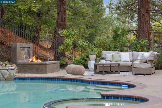 40 Oak Trail Ct, Alamo, CA 94507