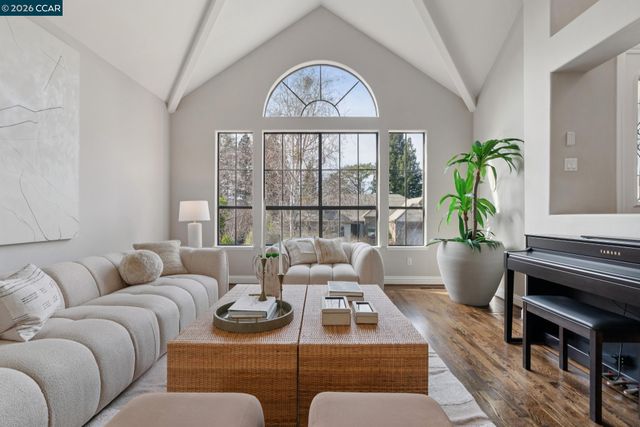 40 Oak Trail Ct, Alamo, CA 94507