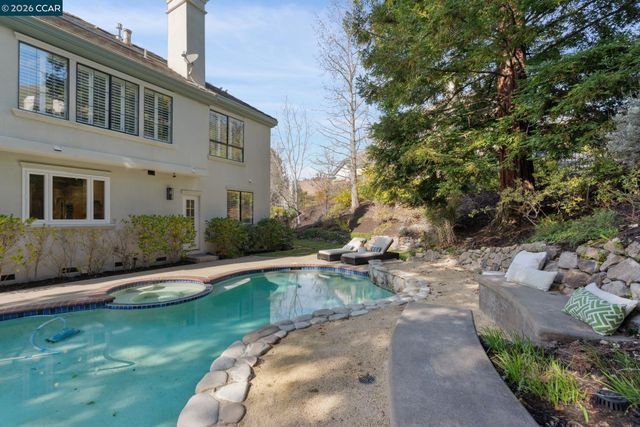 40 Oak Trail Ct, Alamo, CA 94507