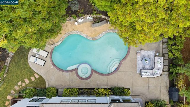 40 Oak Trail Ct, Alamo, CA 94507