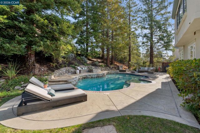 40 Oak Trail Ct, Alamo, CA 94507