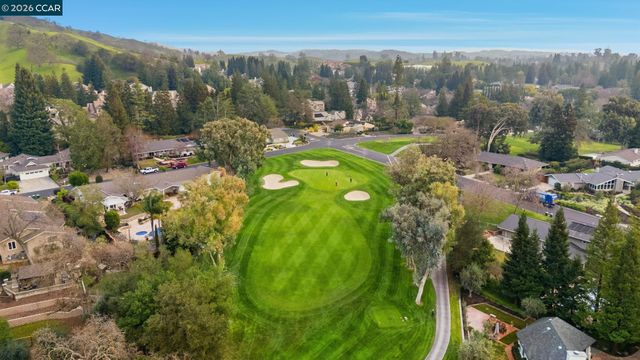 40 Oak Trail Ct, Alamo, CA 94507