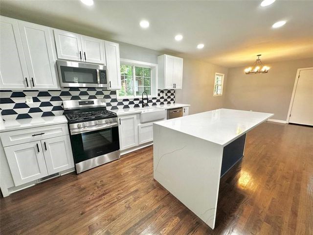 210 Suburban Drive NE, Kennesaw, GA 30144
