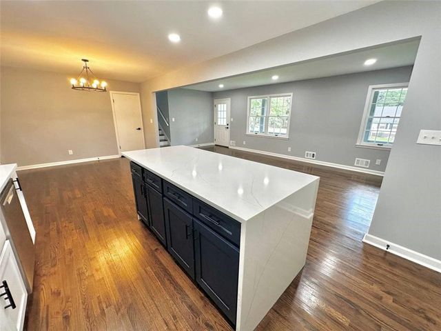 210 Suburban Drive NE, Kennesaw, GA 30144