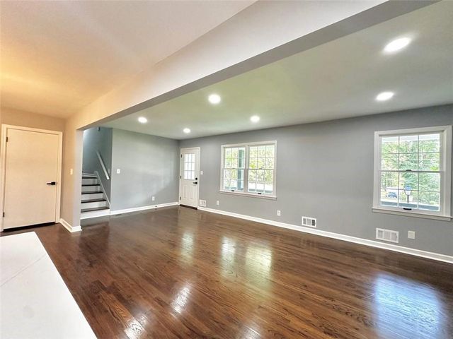 210 Suburban Drive NE, Kennesaw, GA 30144