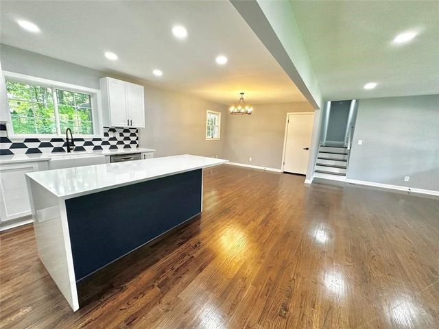210 Suburban Drive NE, Kennesaw, GA 30144