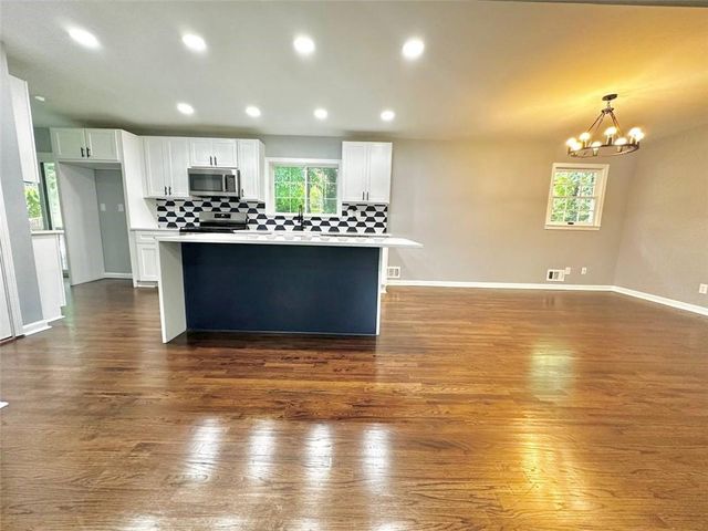 210 Suburban Drive NE, Kennesaw, GA 30144