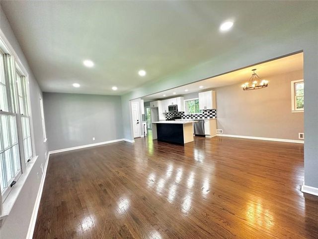 210 Suburban Drive NE, Kennesaw, GA 30144