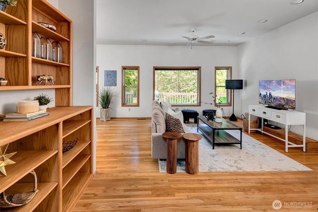 870 238th Avenue NE, Sammamish, WA 98074