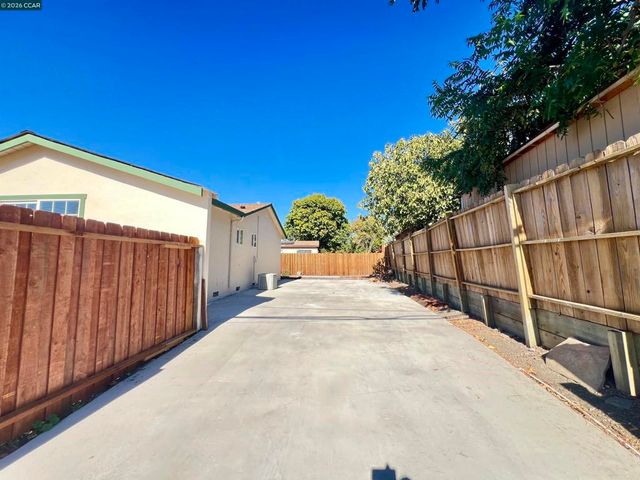 1192 Aspen Dr, Concord, CA 94520