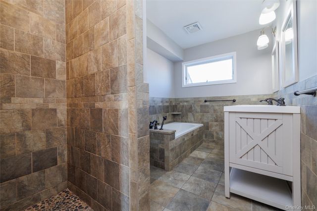 277 W Broadway UPPER, Long Beach, NY 11561