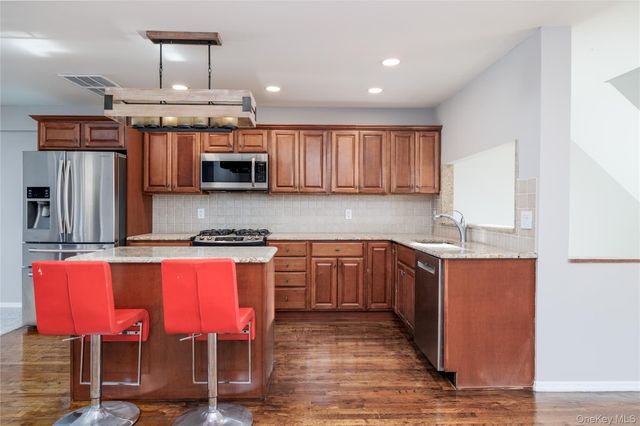 277 W Broadway UPPER, Long Beach, NY 11561