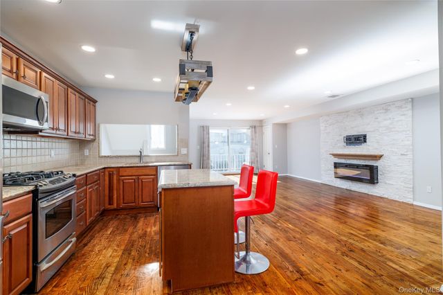 277 W Broadway UPPER, Long Beach, NY 11561