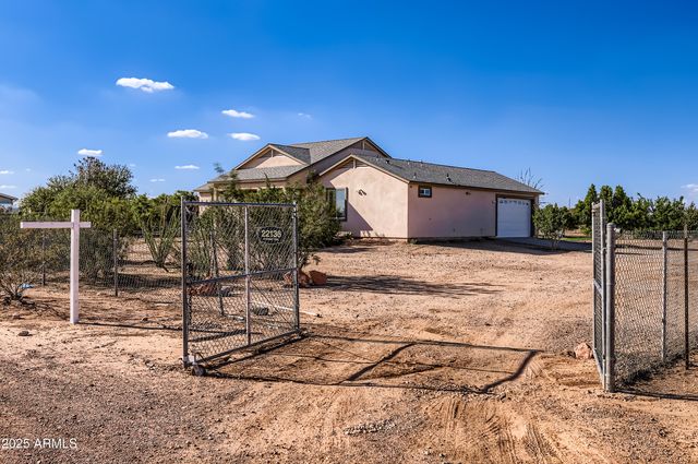 22136 W GAMBIT Trail, Wittmann, AZ 85361