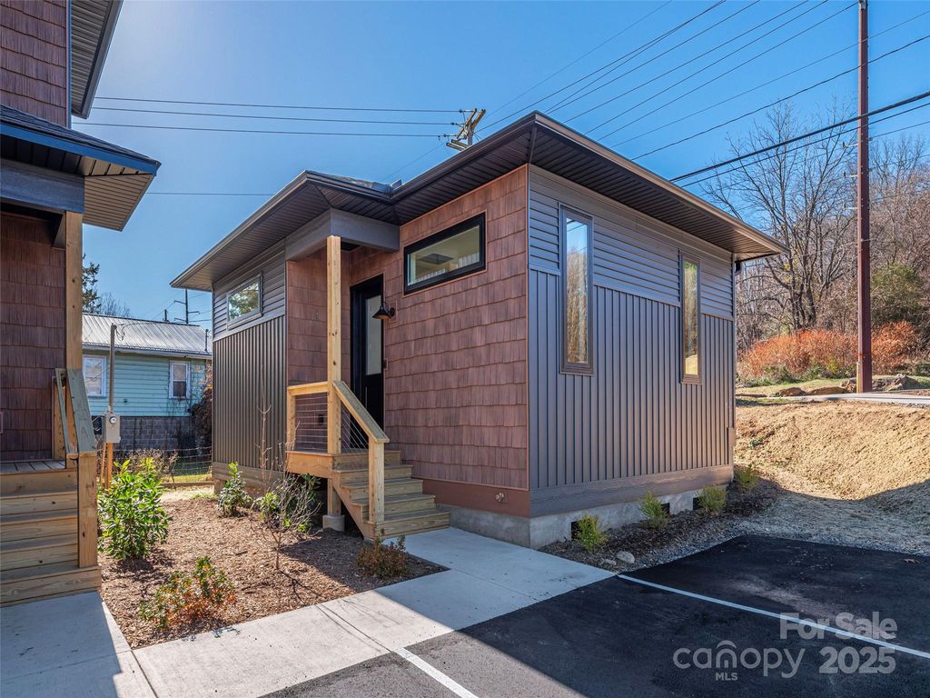 8 Leap Frog Park, Waynesville, NC 28786