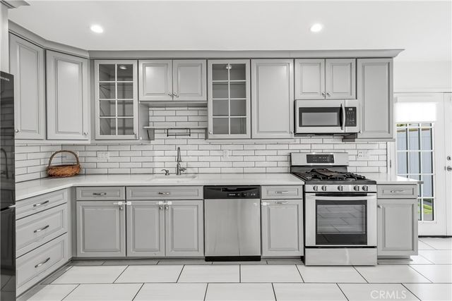 24961 Express, Laguna Hills, CA 92653