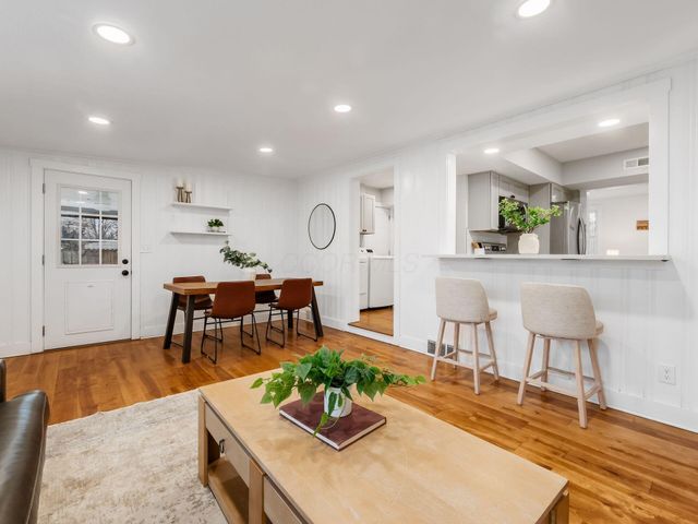 353 Kenbrook Drive, Worthington, OH 43085