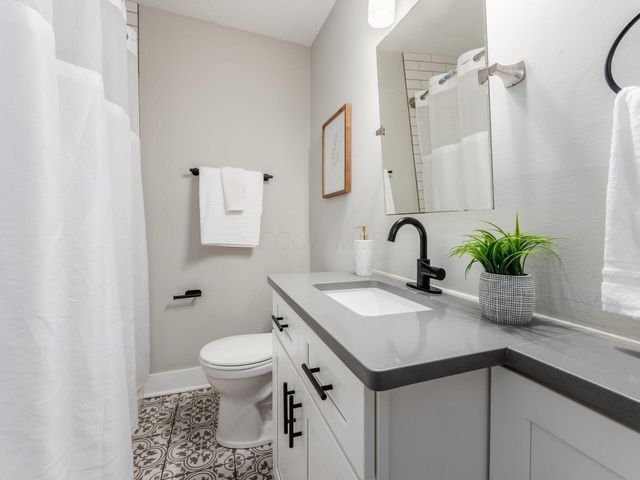 353 Kenbrook Drive, Worthington, OH 43085