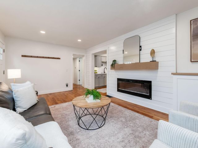 353 Kenbrook Drive, Worthington, OH 43085