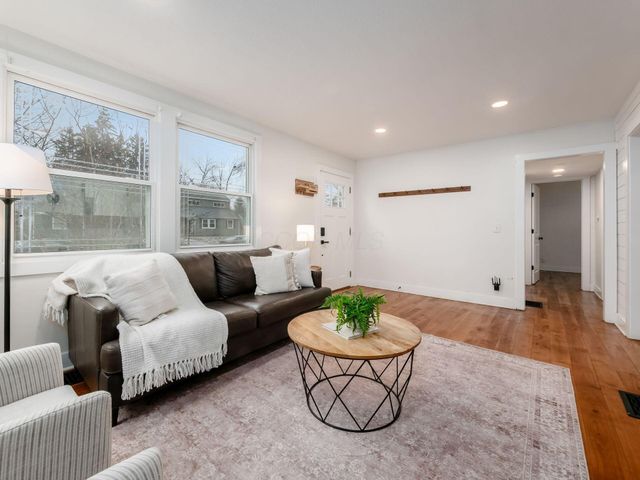 353 Kenbrook Drive, Worthington, OH 43085