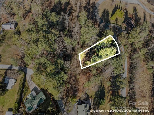 114 Oscelake Way, Hendersonville, NC 28739