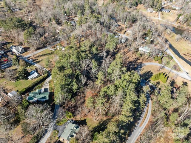 114 Oscelake Way, Hendersonville, NC 28739